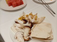 云南空运菌菇-京彩臻品火锅