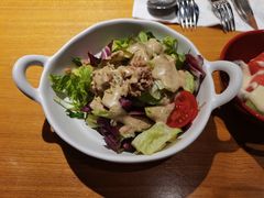 三文鱼蔬菜沙拉-斗牛士牛排(南京东路店)