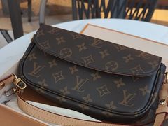 -聚云奢二手奢侈品黄金手表包包回收·中古店(三里屯总店)