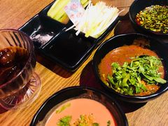 餐具摆设-三人行骨头王火锅(长寿店)