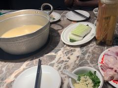 -禄婶鸡煲·打边炉