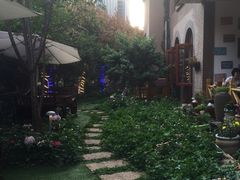 -月亮眼花园餐厅书吧酒吧