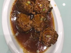 鸭蛋黄狮子头-梅飞酒家(名辉豪庭店)