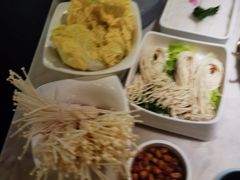 -左庭右院鲜牛肉火锅(浦江欢乐颂店)