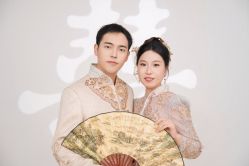 -雪中彩影婚纱摄影·微光艺术中心