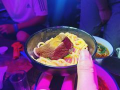 牛肉面的大块牛肉-贰麻酒馆(金山斗酒场店)