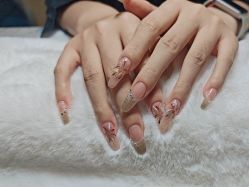 -UGIRL有个美甲