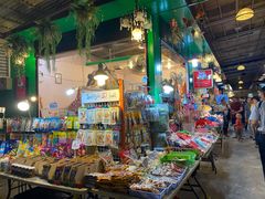 -席娜卡琳火车铁道夜市