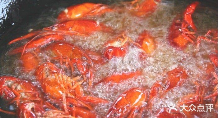 夏季宵夜都爱的麻辣小龙虾