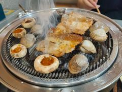 -围炉肉舍•炭烤活鳗•丹东海鲜烤肉(步行街店)