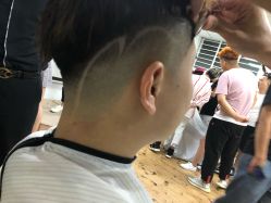 -苑苑发型设计
