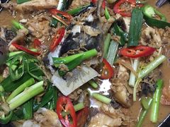 椰菜干焖黑皮鲩鱼-龙坛美食店