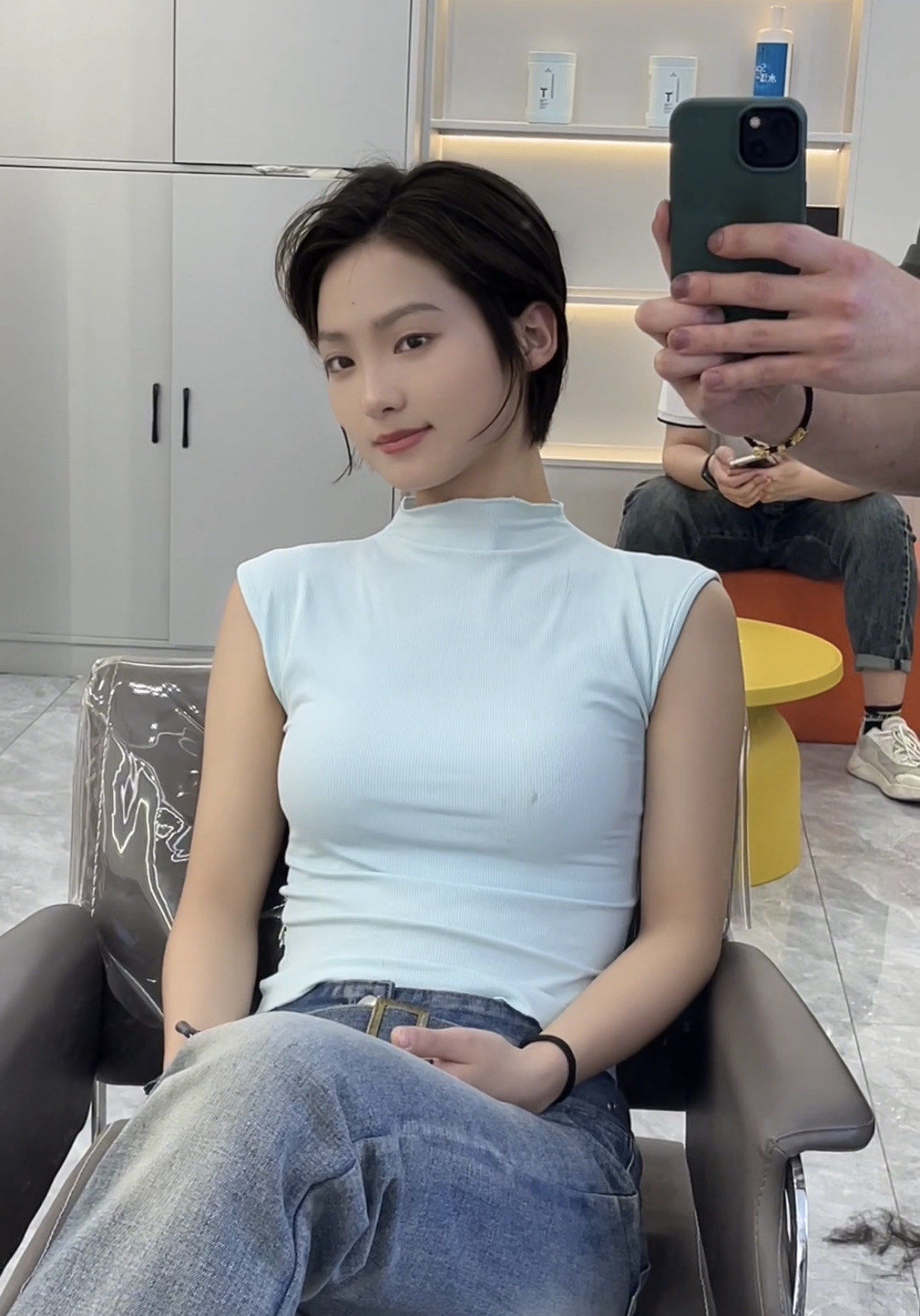女生超短发