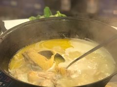 -鲜入围煮花胶鸡海鲜火锅