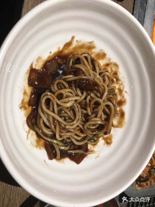 火炉火烤肉·芝士排骨(荟聚购物中心店)炸酱面图片
