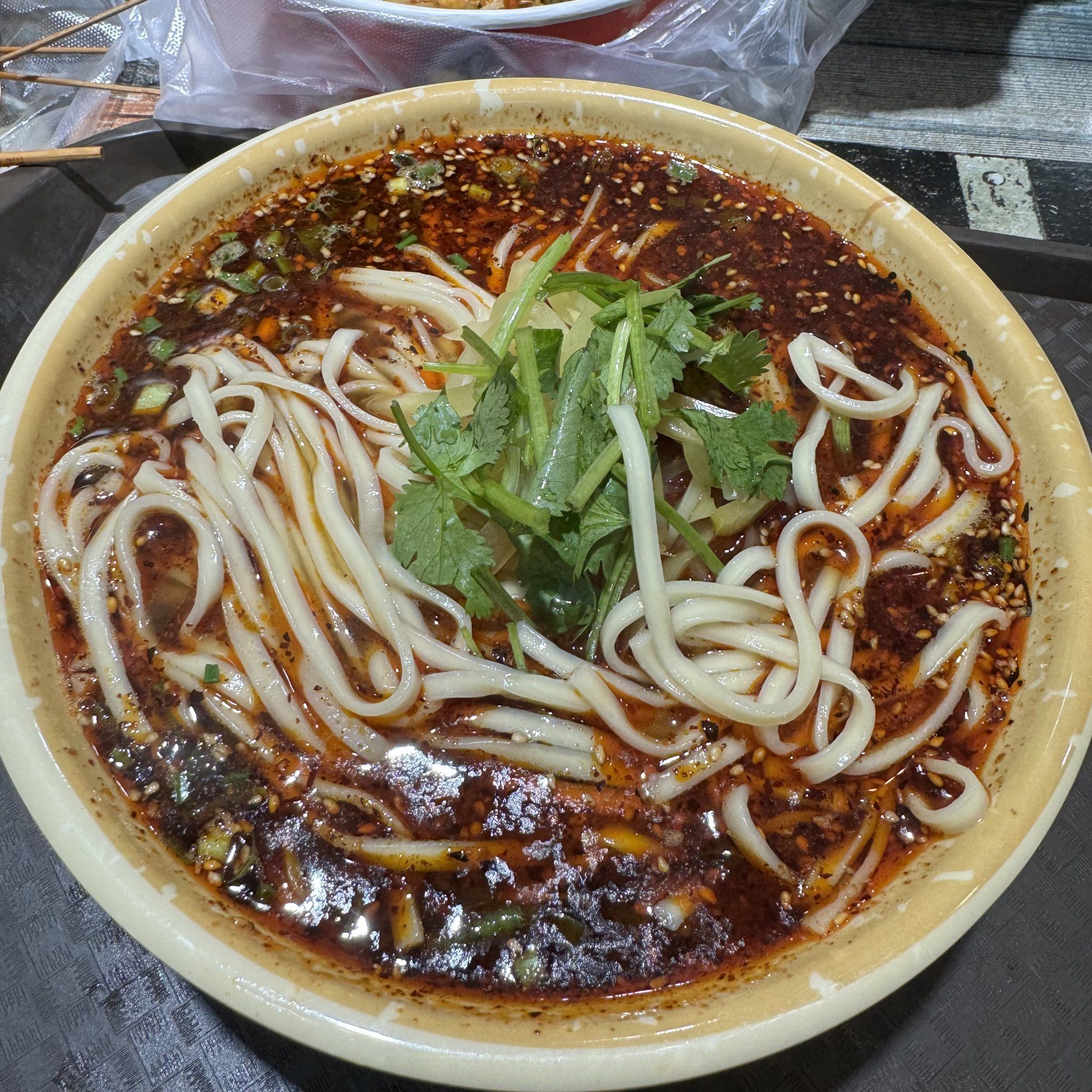 麻辣面味道非常正,面条很劲道,红油素鸡味