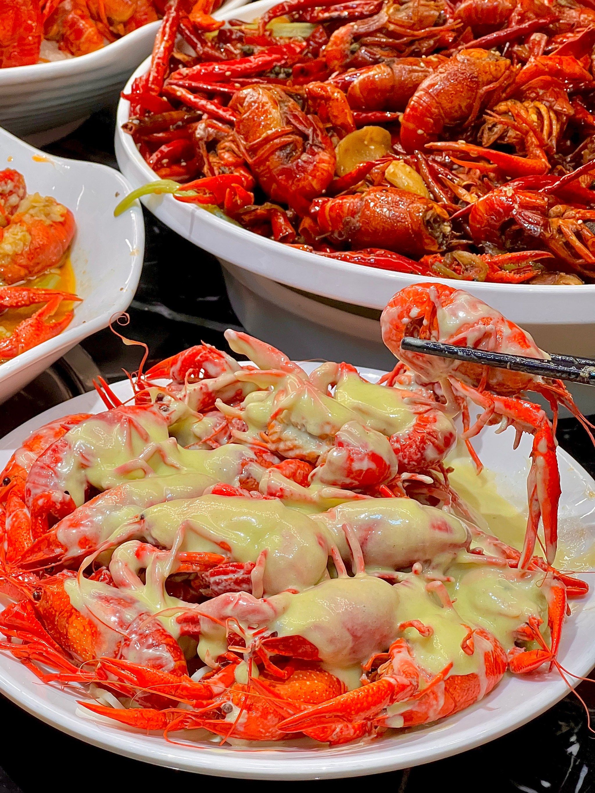 来上海一定要带zui好朋友去吃的芥末龙虾!