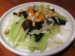 时蔬之香芹百合-隔壁老王·家常云南菜(花巷店)