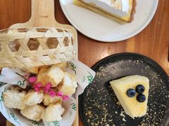 -Chom Cafe and Restaurant