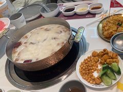 -洪氏嗨捞·广东猪肚鸡·椰子鸡火锅(西咸万象城店)