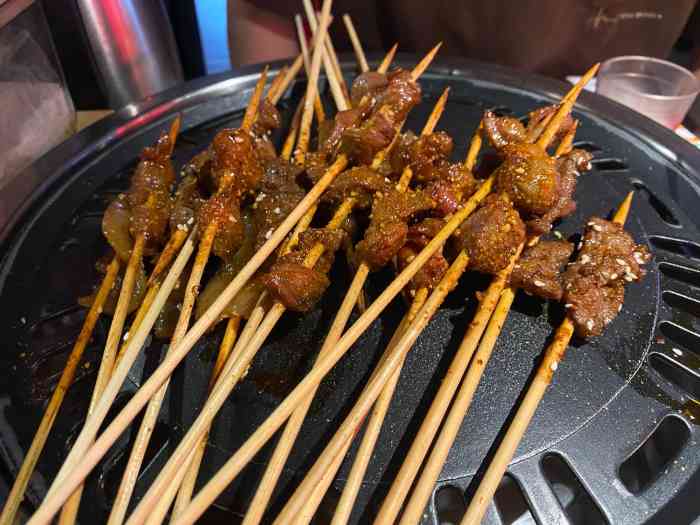 天台上见烧烤(白石洲店)-"[薄荷]环境:天台见确实是天台见,吃饭.