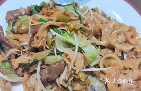 Sour Cabbage Beef Stir-Fried Handmade Noodles