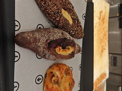 -HOT CRUSH趁热集合·现烤面包(上海环球港店)