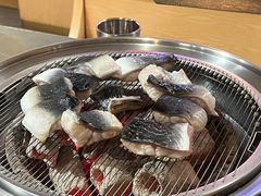 -围炉肉舍•炭烤活鳗•丹东海鲜烤肉(步行街店)