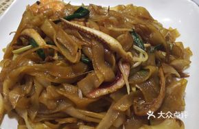 Seafood Fried Rice Noodles