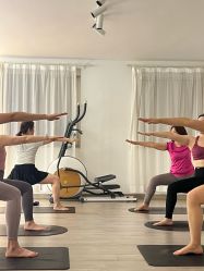 -闺蜜瑜伽·普拉提女性塑形馆