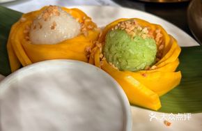 Two-color Mango Sticky Rice