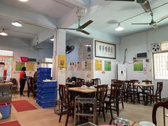 大堂-华哥新鲜猪精品美食