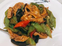 双椒炒肥肠-良友·海鲜青岛菜(五四广场店)