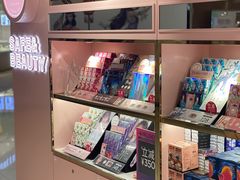 -4inlook美目美佳隐形眼镜店(恒隆广场店)
