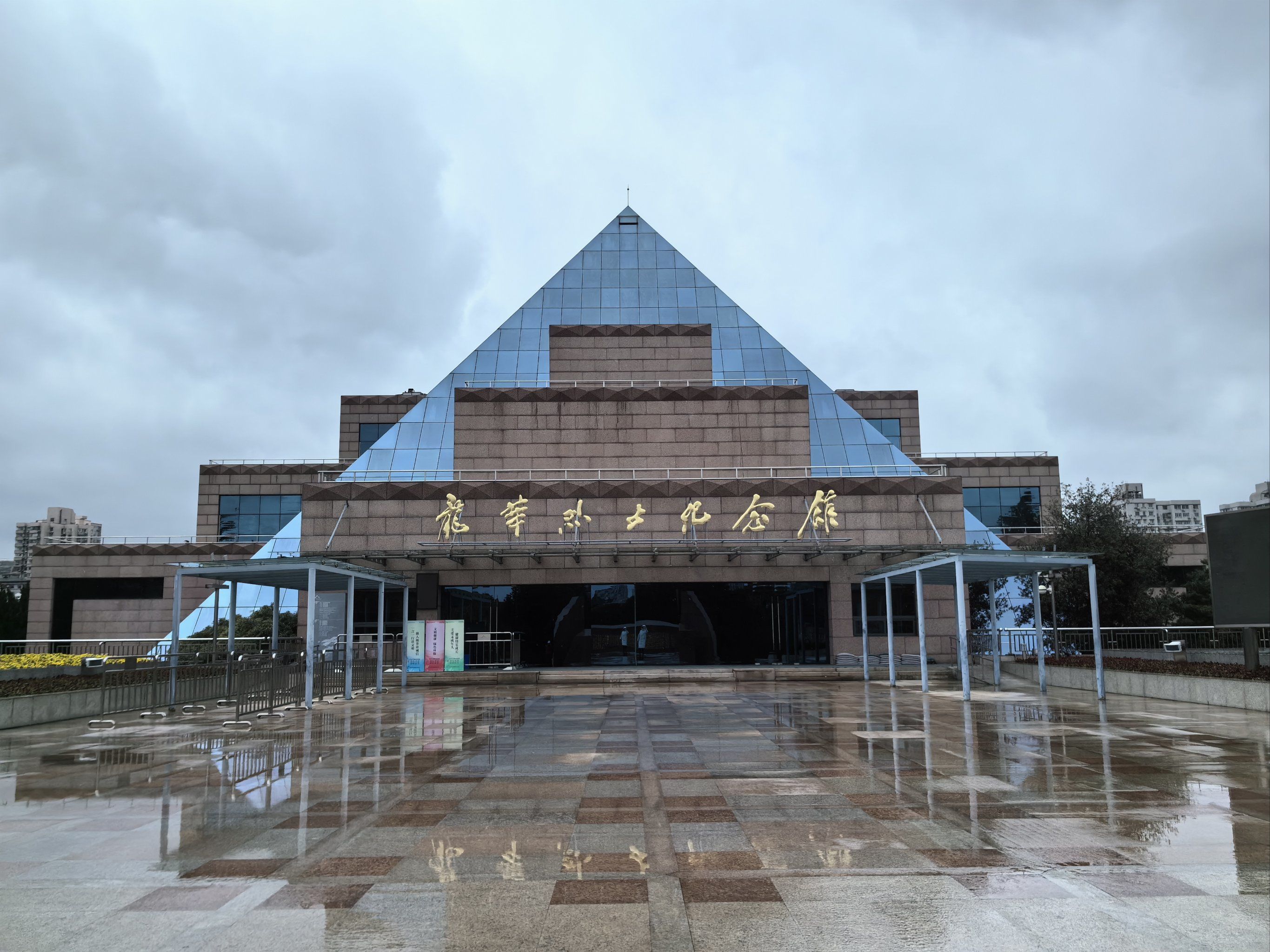 上香不能代替上进,感谢烈士付出的青春