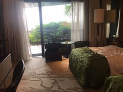 -上海滴水湖皇冠假日酒店