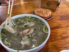 帽结子肥肠粉-白家高记肥肠粉(总店)