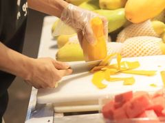 -三亚火车头万人海鲜广场