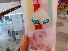 招牌草莓大福奶茶大杯-伏小桃(雁塔MOMOPARK店)