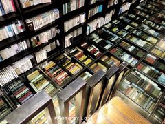 -钟书阁(松江泰晤士小镇店)