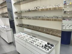 -视野联行眼镜•蔡司•依视路(温江店)