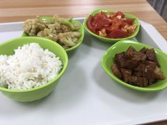 -肯定连锁酒店(莫愁湖公园云锦路地铁站店)