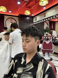 -东方先生国潮男士理发馆
