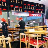 我一个女孩吃了两个牛肉烧饼，冰外酥里嫩
