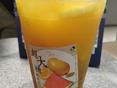 超大桶鲜果茶-喜茶(广州中山六路店)