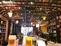 -钟书阁(松江泰晤士小镇店)