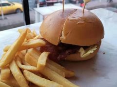 爱马仕牛肉汉堡-深蓝超市Alcohol Player餐酒吧