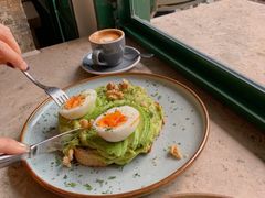 牛油果煮蛋吐司-RAC BAR(安福路店)