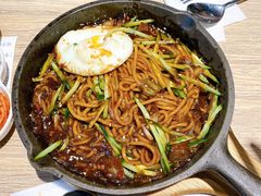 铁板辣味炸酱面-炒码先生·韩餐炸鸡披萨(西塔店)