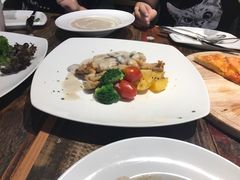 香煎鸡排配蘑菇酱-斯比特花园西餐厅(东方商厦店)